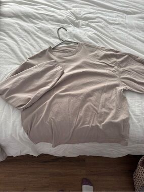 Women’s Lightweight Crewneck Long-Sleeve Shirt in Dusty Taupe